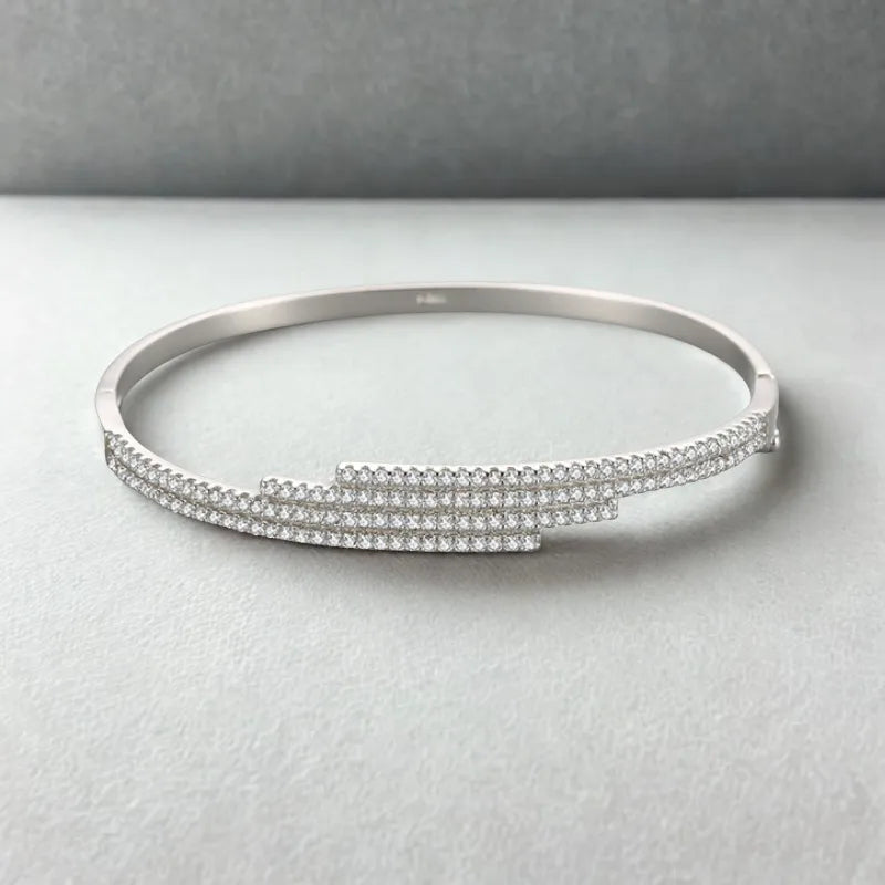 Women's Bracelet – Discreet & Modern Elegance