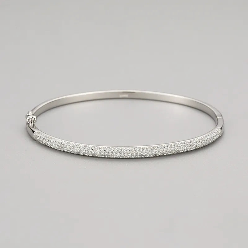 Women's Bracelet – Elegant Oval Design
