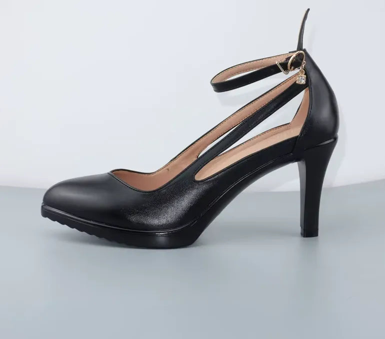 Black high heel pumps – Pointed toe & ankle strap