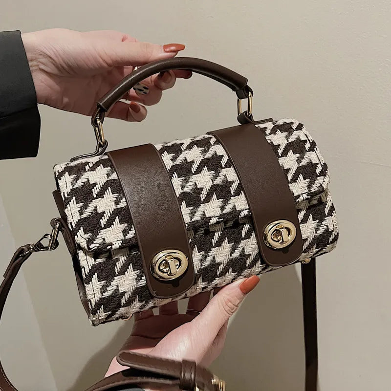Women's houndstooth pattern handbag – Elegant & compact