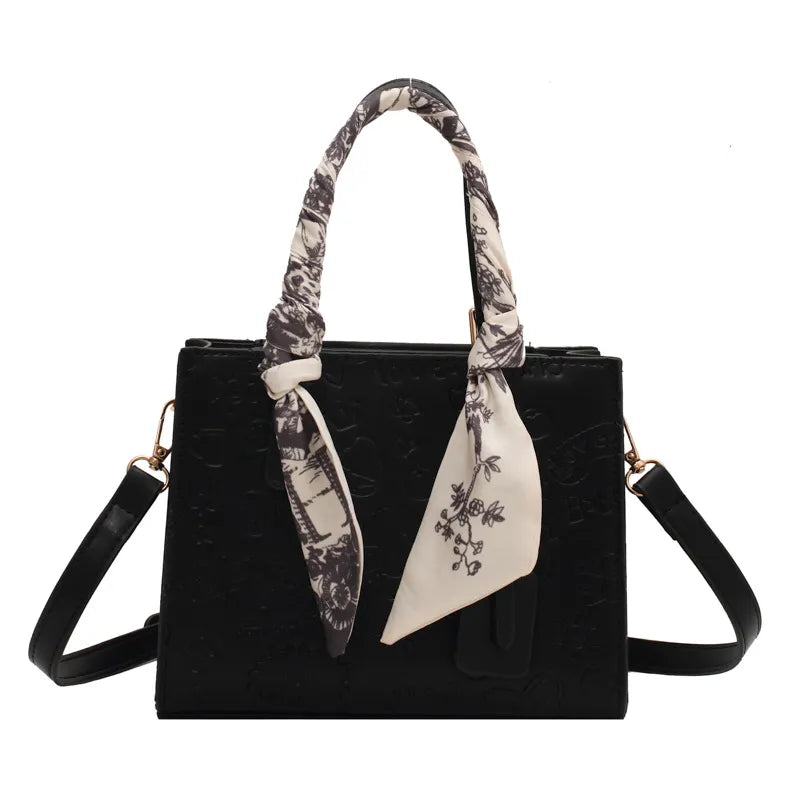 Small structured shoulder bag – Compact, urban and refined