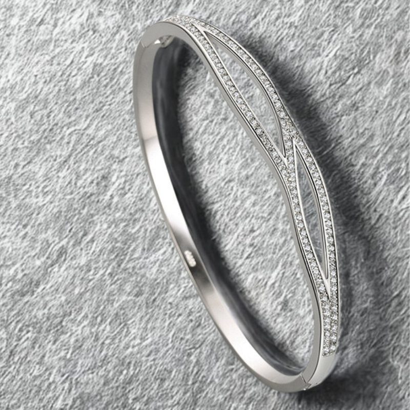 Cross Bracelet – Timeless Elegance & Symbolic Design