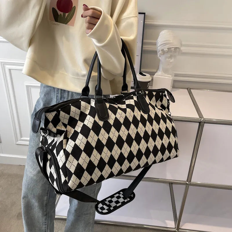 Women's travel bag - Checkerboard pattern & separate compartment for wet clothes