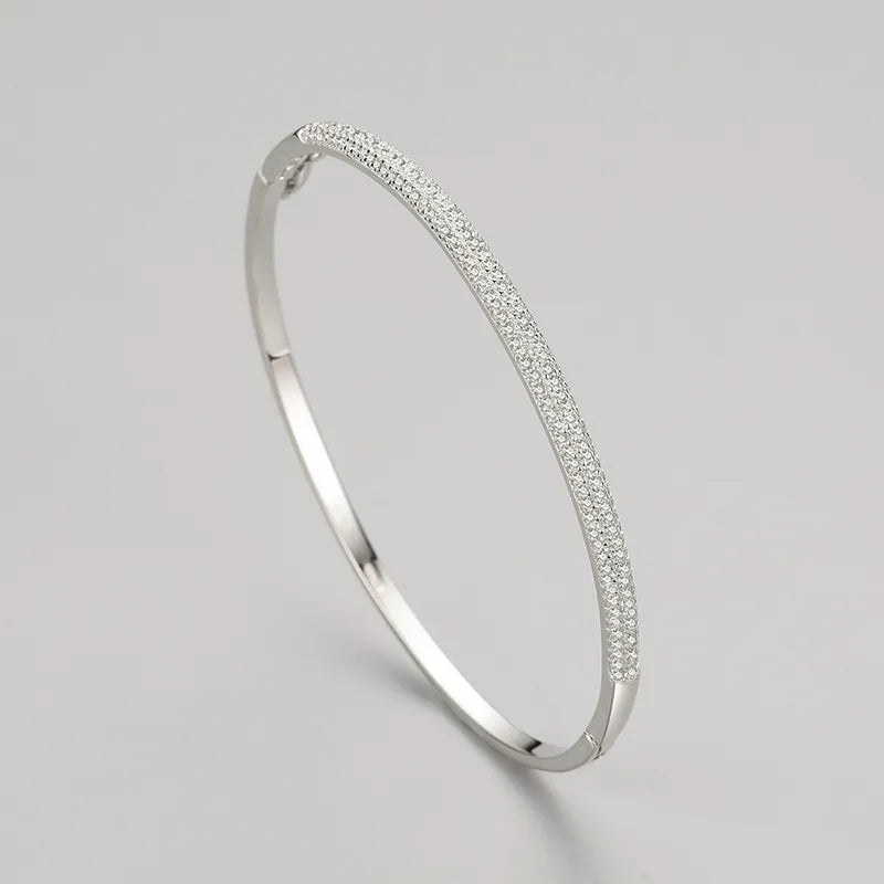 Women's Bracelet – Elegant Oval Design